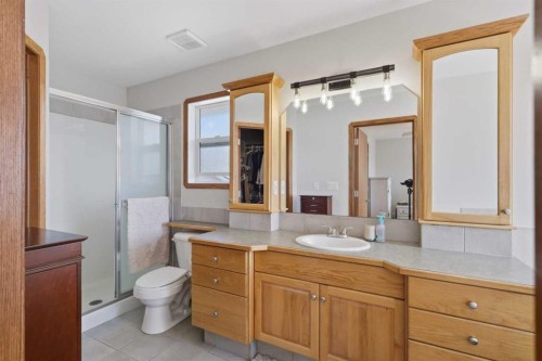 21 Leung Close, Red Deer, AB - Indoor Photo Showing Bathroom