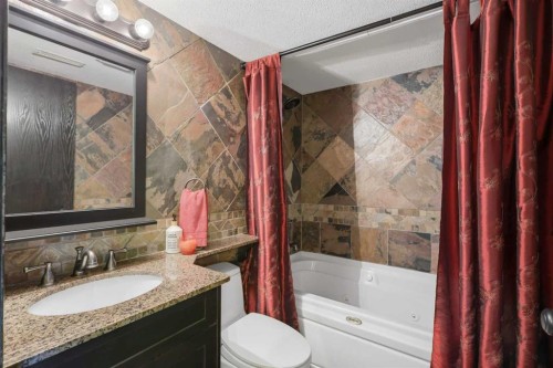 21 Leung Close, Red Deer, AB - Indoor Photo Showing Bathroom