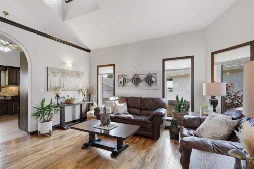 21 Leung Close, Red Deer, AB - Indoor Photo Showing Living Room