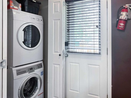 4618 55 Avenue, Lacombe, AB - Indoor Photo Showing Laundry Room