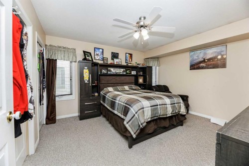 4618 55 Avenue, Lacombe, AB - Indoor Photo Showing Bedroom