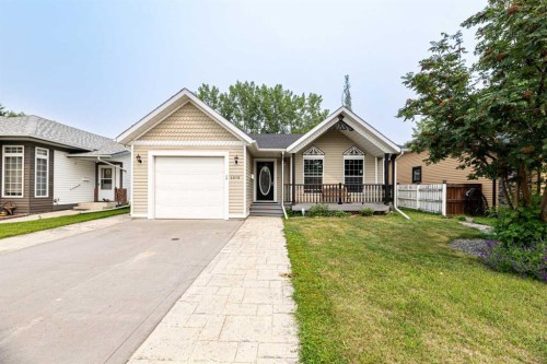4618 55 Avenue  Lacombe, AB T4L 1T7
