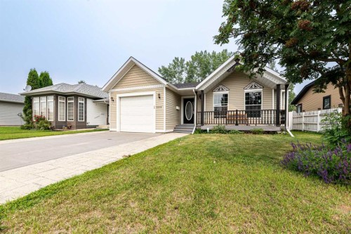 4618 55 Avenue, Lacombe, AB - Outdoor With Deck Patio Veranda With Facade