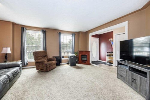 4618 55 Avenue, Lacombe, AB - Indoor Photo Showing Living Room