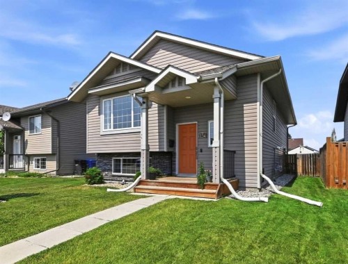 134 Newton Drive  Penhold, AB T0M 1R0