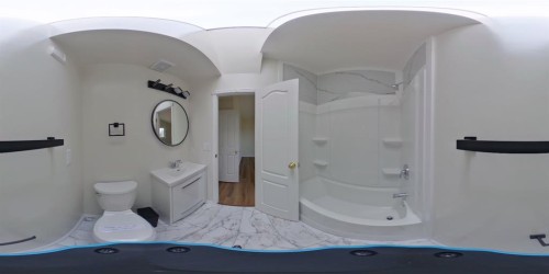 1028 James Crescent Nw, Edmonton, AB - Indoor Photo Showing Bathroom