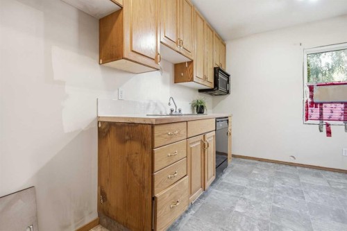 4625 48 Street, Red Deer, AB - Indoor Photo Showing Kitchen