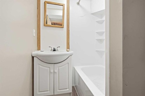 4625 48 Street, Red Deer, AB - Indoor Photo Showing Bathroom