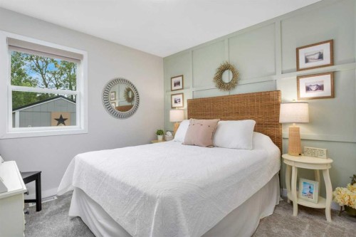 8 Pritchard Close, Sylvan Lake, AB - Indoor Photo Showing Bedroom