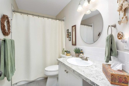 8 Pritchard Close, Sylvan Lake, AB - Indoor Photo Showing Bathroom
