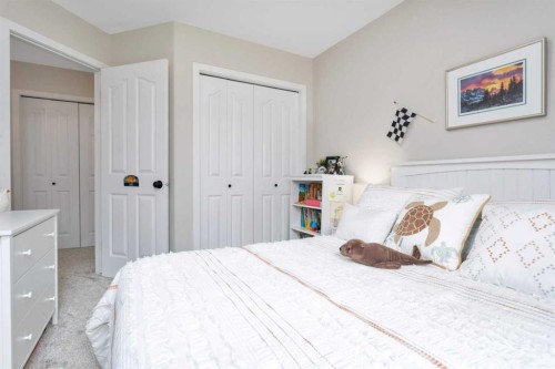 8 Pritchard Close, Sylvan Lake, AB - Indoor Photo Showing Bedroom