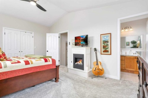 8 Pritchard Close, Sylvan Lake, AB - Indoor Photo Showing Bedroom
