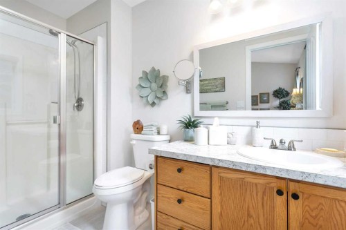 8 Pritchard Close, Sylvan Lake, AB - Indoor Photo Showing Bathroom