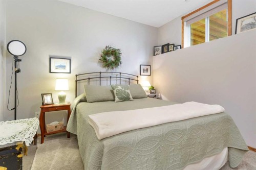 8 Pritchard Close, Sylvan Lake, AB - Indoor Photo Showing Bedroom