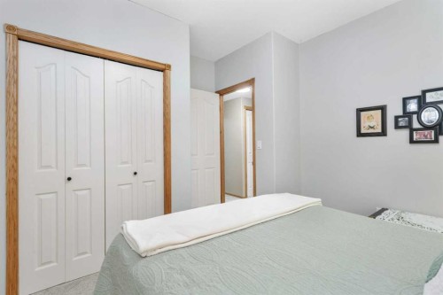 8 Pritchard Close, Sylvan Lake, AB - Indoor Photo Showing Bedroom