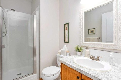 8 Pritchard Close, Sylvan Lake, AB - Indoor Photo Showing Bathroom