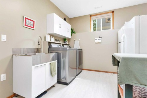 8 Pritchard Close, Sylvan Lake, AB - Indoor Photo Showing Laundry Room