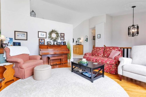 8 Pritchard Close, Sylvan Lake, AB - Indoor Photo Showing Living Room