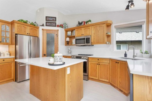 8 Pritchard Close, Sylvan Lake, AB - Indoor Photo Showing Kitchen With Stainless Steel Kitchen