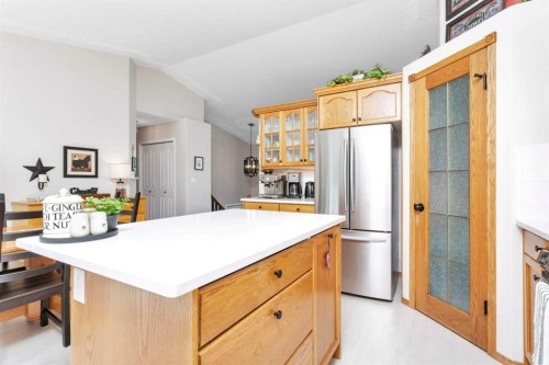 8 Pritchard Close, Sylvan Lake, AB - Indoor Photo Showing Kitchen