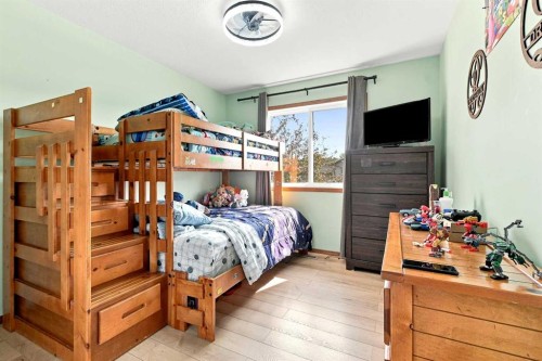 118 Oak Drive, Red Deer, AB - Indoor Photo Showing Bedroom