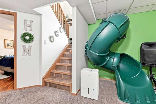 118 Oak Drive, Red Deer, AB - Indoor Photo Showing Other Room