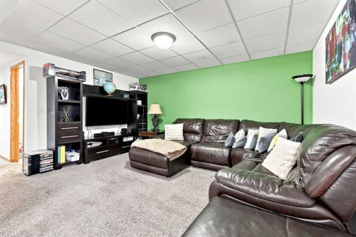 118 Oak Drive, Red Deer, AB - Indoor Photo Showing Other Room