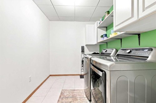 118 Oak Drive, Red Deer, AB - Indoor Photo Showing Laundry Room