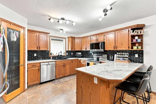118 Oak Drive, Red Deer, AB - Indoor Photo Showing Kitchen With Double Sink