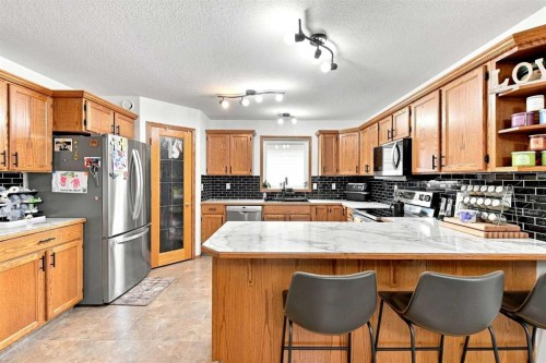 118 Oak Drive, Red Deer, AB - Indoor Photo Showing Kitchen