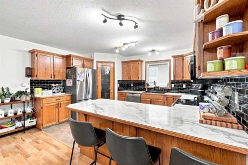 118 Oak Drive, Red Deer, AB - Indoor Photo Showing Kitchen