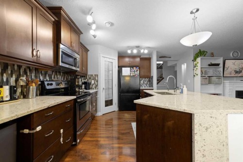 3706 76 Street, Camrose, AB - Indoor Photo Showing Kitchen With Upgraded Kitchen