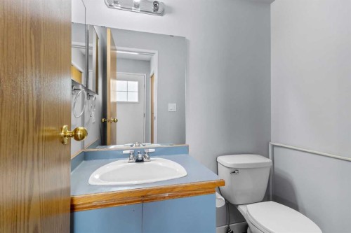 204 Northey Avenue, Red Deer, AB - Indoor Photo Showing Bathroom