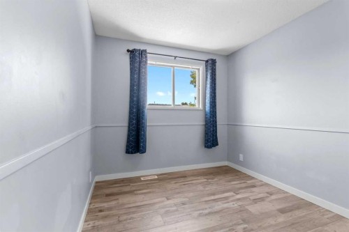 204 Northey Avenue, Red Deer, AB - Indoor Photo Showing Other Room