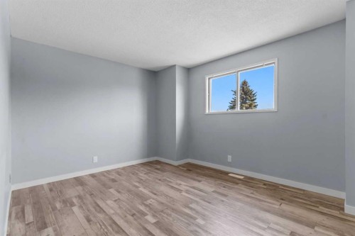 204 Northey Avenue, Red Deer, AB - Indoor Photo Showing Other Room