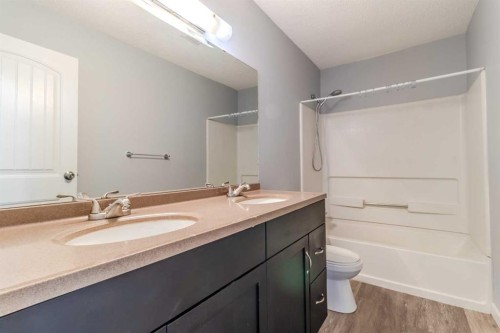 204 Northey Avenue, Red Deer, AB - Indoor Photo Showing Bathroom