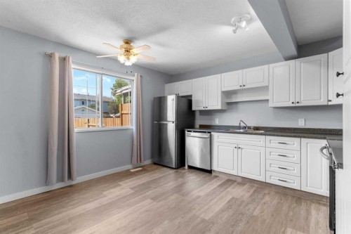 204 Northey Avenue, Red Deer, AB - Indoor Photo Showing Kitchen