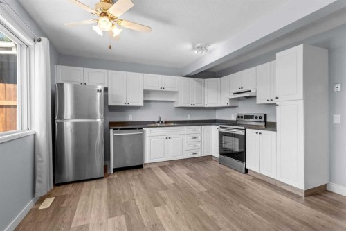 204 Northey Avenue, Red Deer, AB - Indoor Photo Showing Kitchen