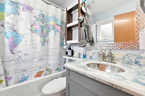 206 Davison Drive, Red Deer, AB - Indoor Photo Showing Bathroom