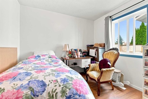 206 Davison Drive, Red Deer, AB - Indoor Photo Showing Bedroom