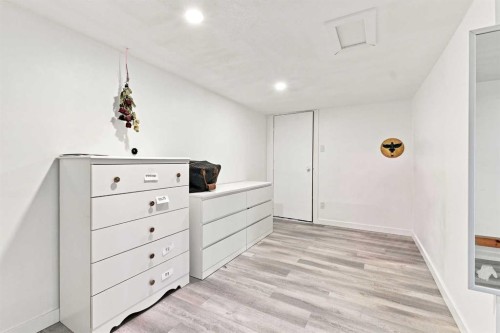 206 Davison Drive, Red Deer, AB - Indoor Photo Showing Other Room