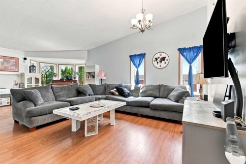 206 Davison Drive, Red Deer, AB - Indoor Photo Showing Living Room