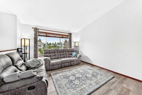 13 Westglen Boulevard, Blackfalds, AB - Indoor Photo Showing Living Room