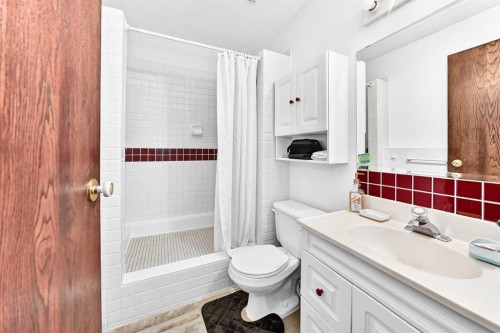 13 Westglen Boulevard, Blackfalds, AB - Indoor Photo Showing Bathroom