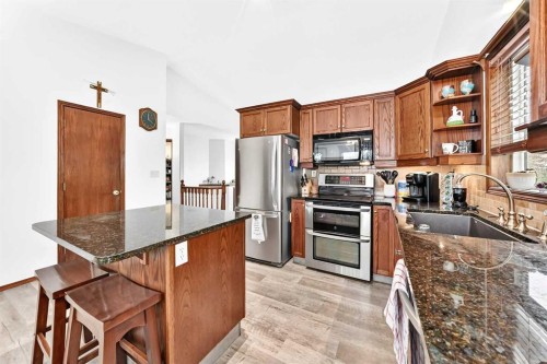 13 Westglen Boulevard, Blackfalds, AB - Indoor Photo Showing Kitchen