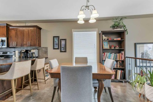 212 Cedar Square, Blackfalds, AB - Indoor Photo Showing Dining Room