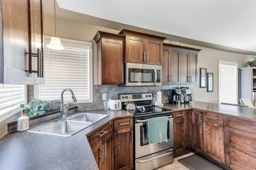 212 Cedar Square, Blackfalds, AB - Indoor Photo Showing Kitchen With Stainless Steel Kitchen With Double Sink