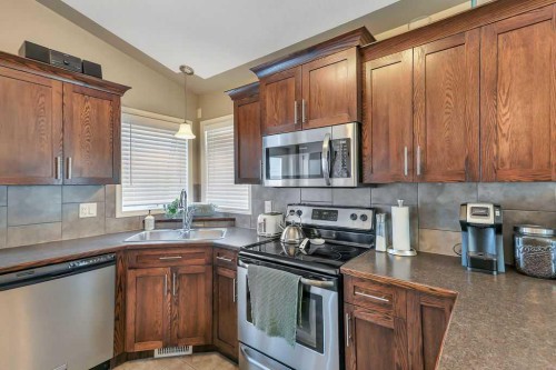 212 Cedar Square, Blackfalds, AB - Indoor Photo Showing Kitchen With Stainless Steel Kitchen
