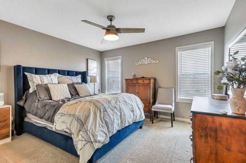 212 Cedar Square, Blackfalds, AB - Indoor Photo Showing Bedroom