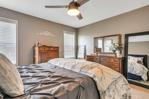 212 Cedar Square, Blackfalds, AB - Indoor Photo Showing Bedroom